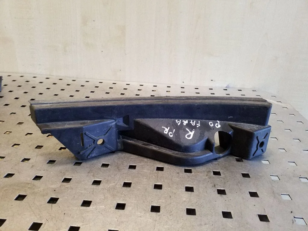 Front bumper mounting bracket 1T0807890A