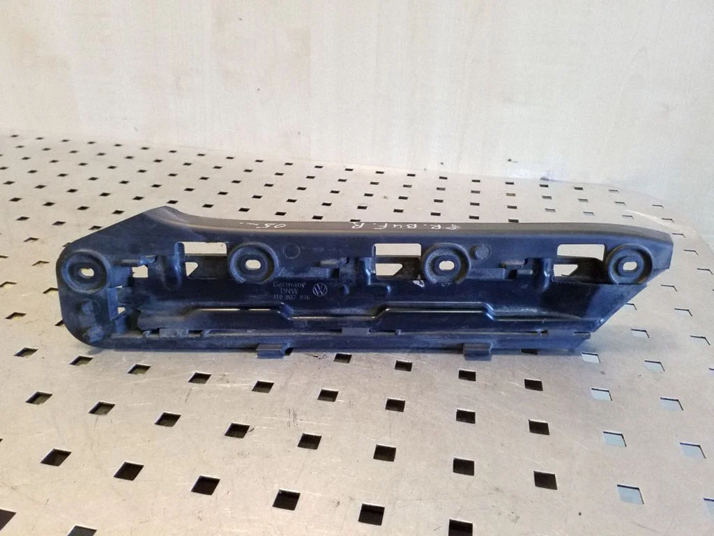 Front bumper mounting bracket 1T0807050