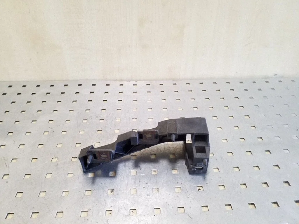 Esistange kinnitusklamber – Mazda 5 (2005-2010)