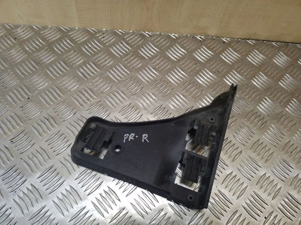 Front bumper mounting bracket – Seat Alhambra (Mk1) (1996-2010)