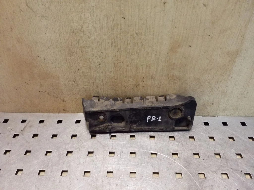 Front bumper mounting bracket 8E0807283