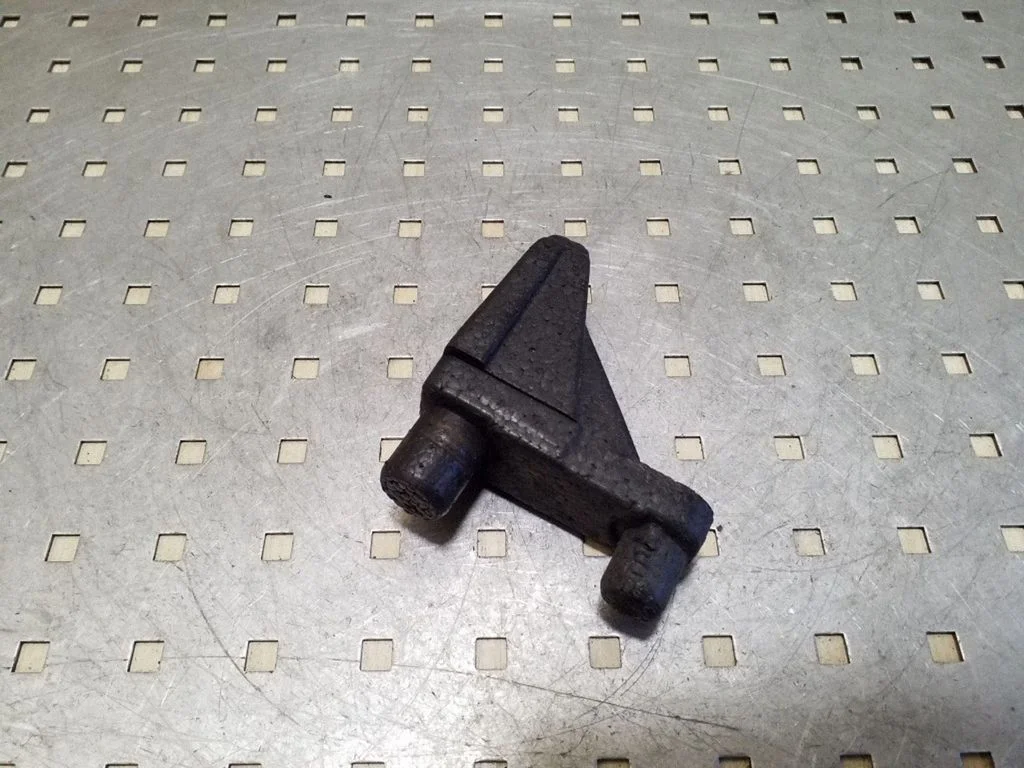 Front bumper mounting bracket – right