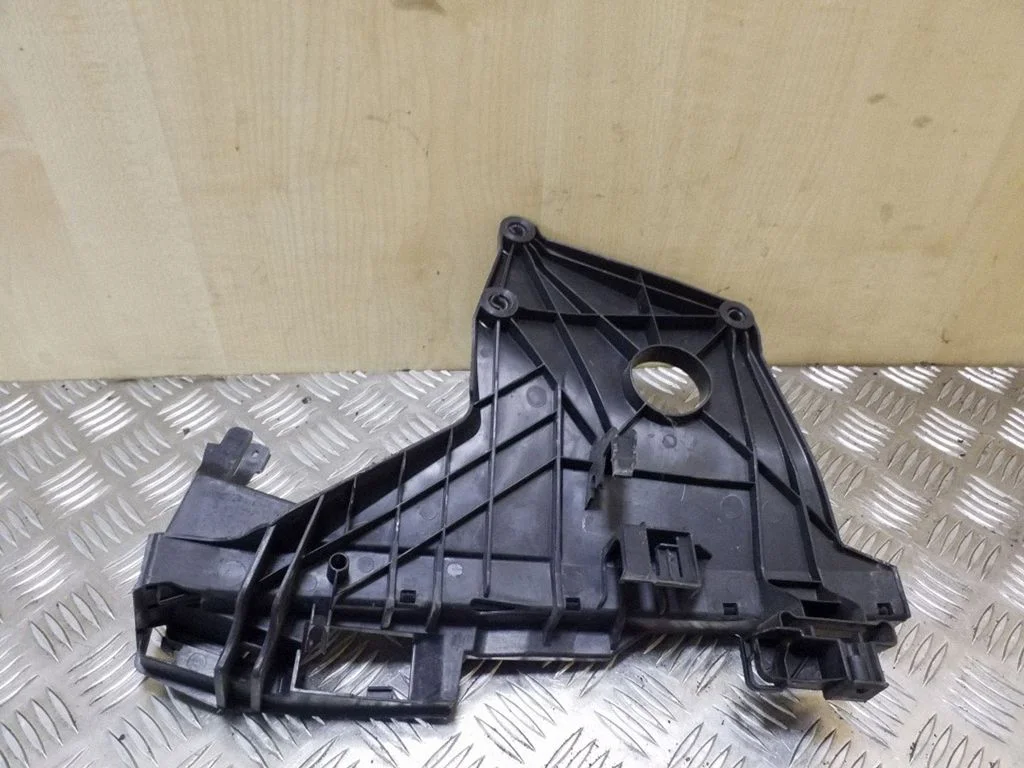 Esistange kinnitusklamber 30661072 – Volvo S80 (2007-2013)