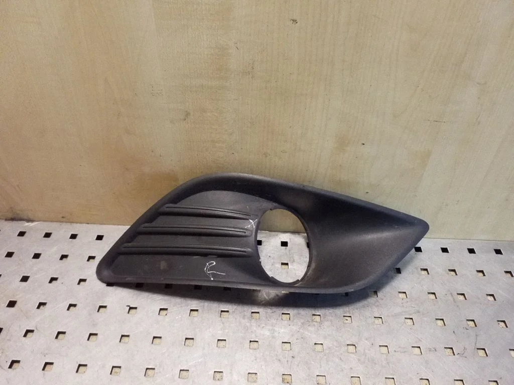 Udutule iluliist / võre 8M5119952AE – Ford Focus C-MAX (2003-2010)
