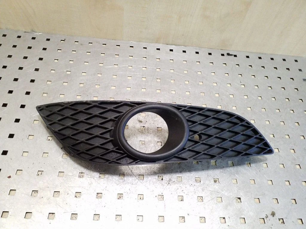 Front fog light trim/grill – Opel Astra H (2004-2012)
