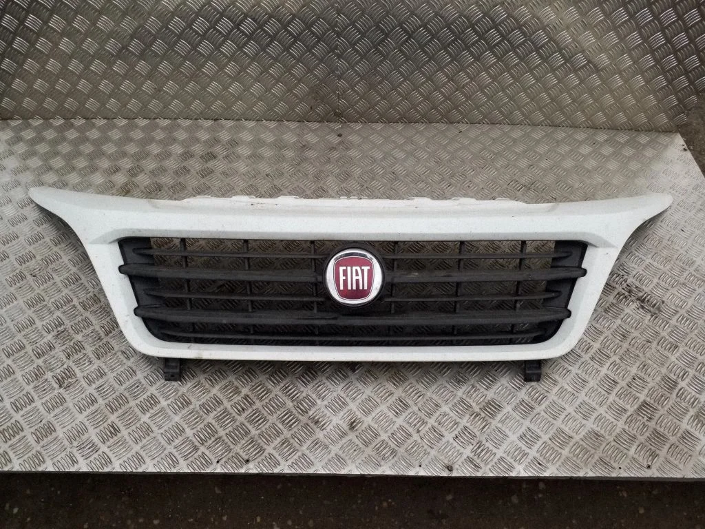 Front bumper upper radiator grill 1314846070