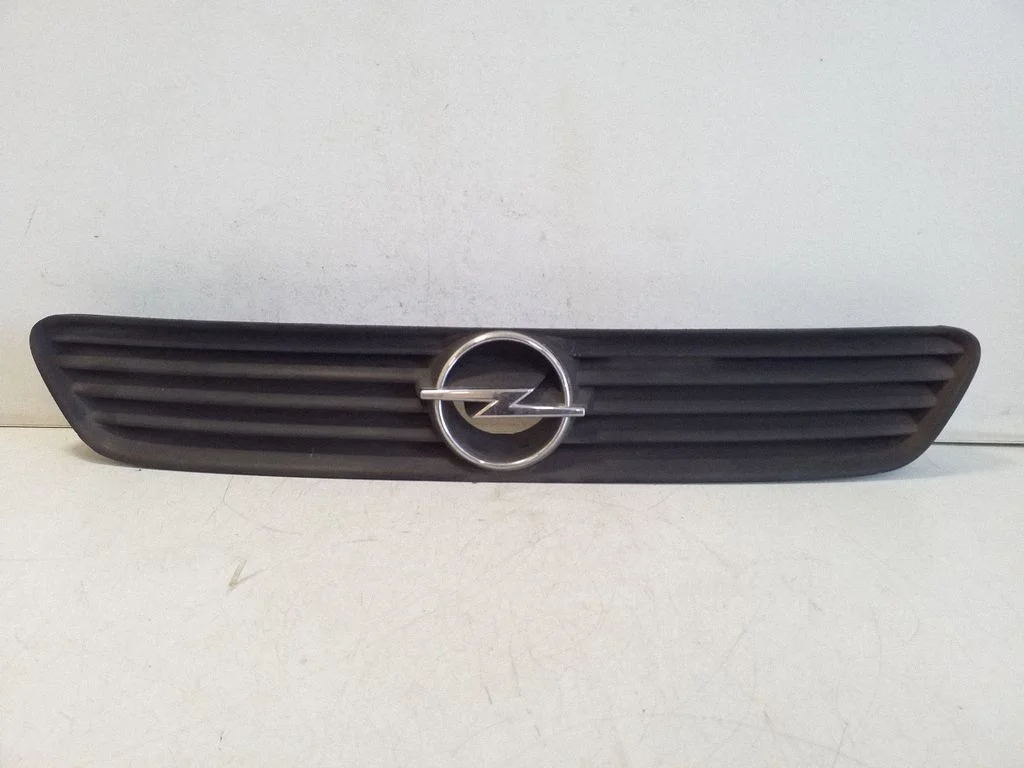 Front bumper upper radiator grill – Opel Astra G (1998-2009)