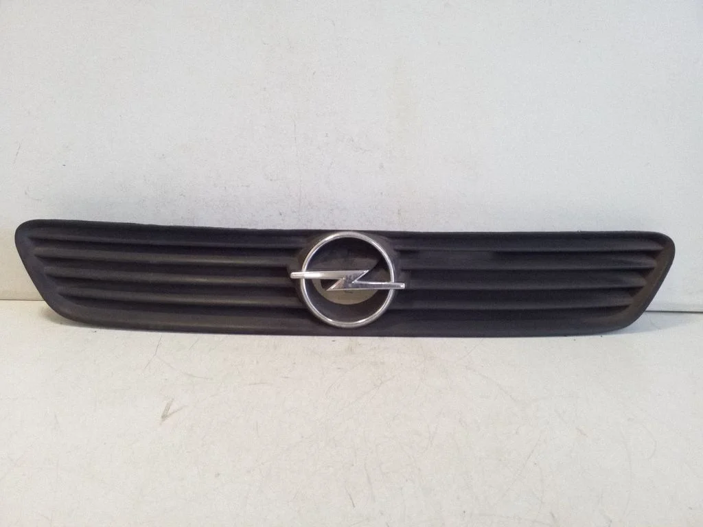 Front bumper upper radiator grill – Opel Astra G (1998-2009)