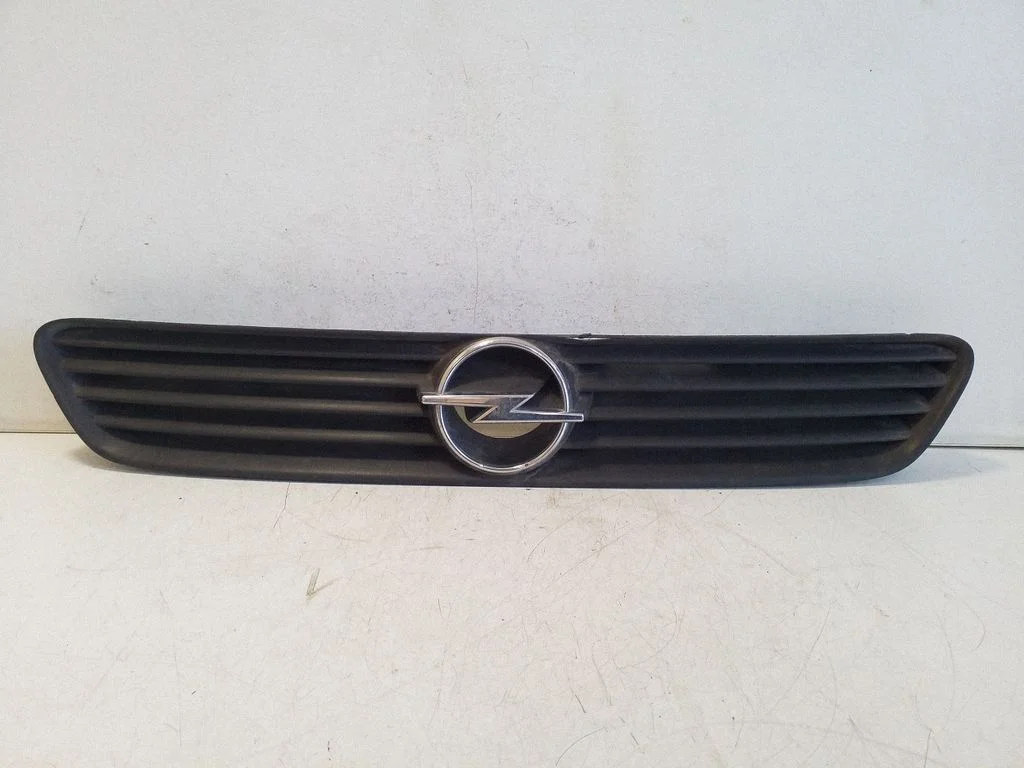Front bumper upper radiator grill – Opel Astra G (1998-2009)