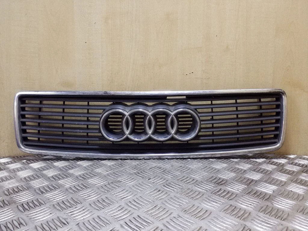 Front bumper upper radiator grill 4A0853651