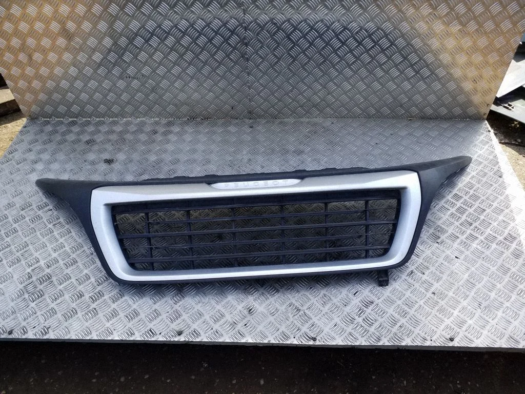 Front bumper upper radiator grill 1314847070