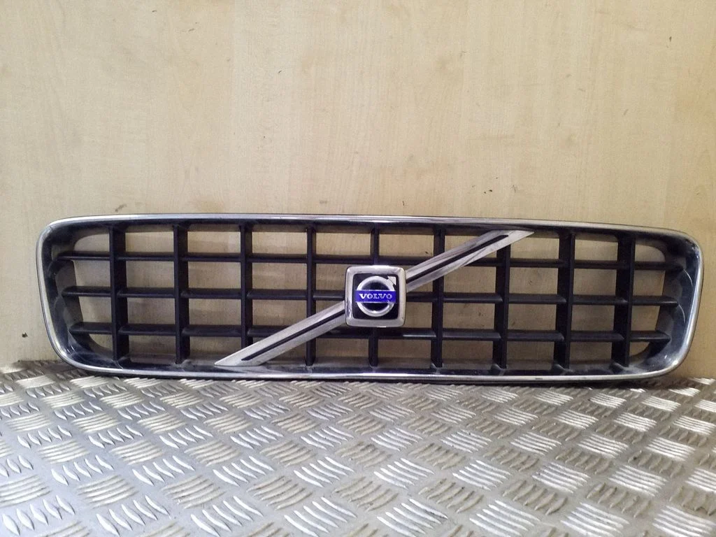 Atrapa górna (grill) – Volvo XC90 (2003-2006)