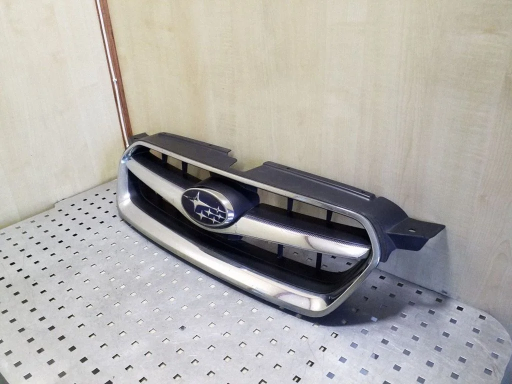 Esistange ülemine radiaatorivõre – Subaru Legacy (2007-2009)