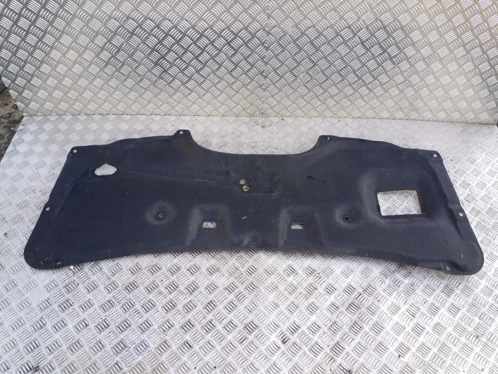 Engine bonnet/hood sound/heat insulation