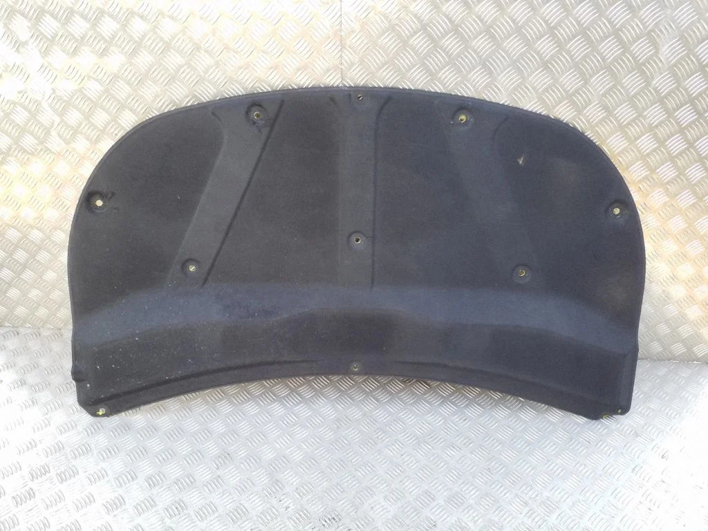 Engine bonnet/hood sound/heat insulation
