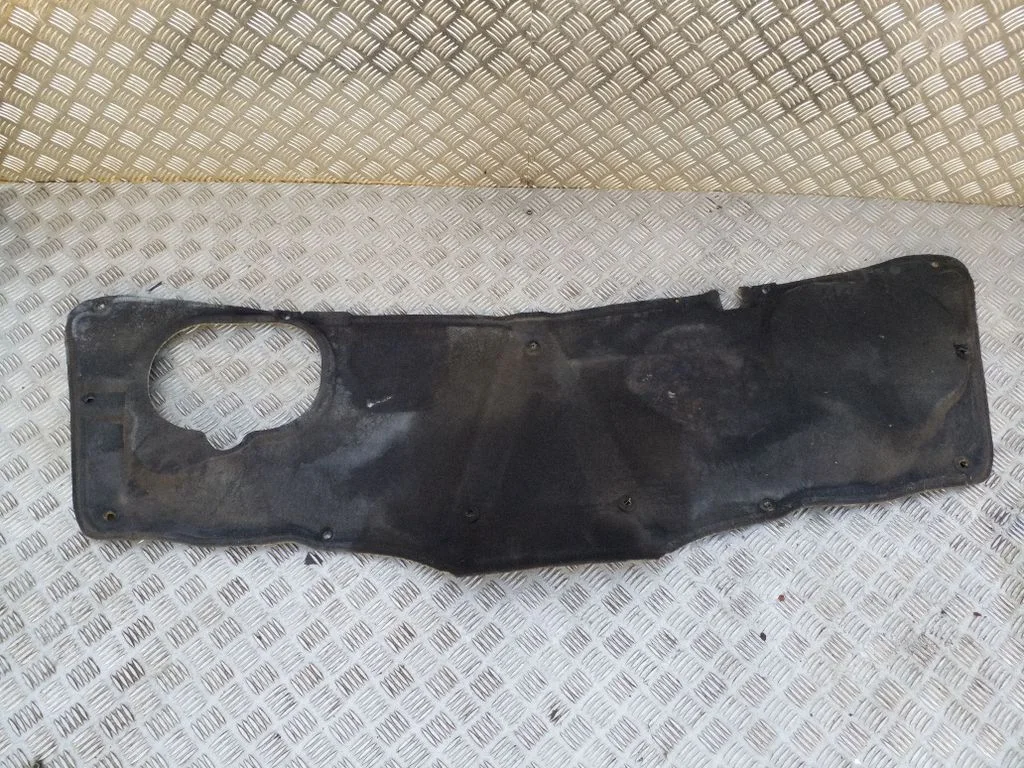 Engine bonnet/hood sound/heat insulation