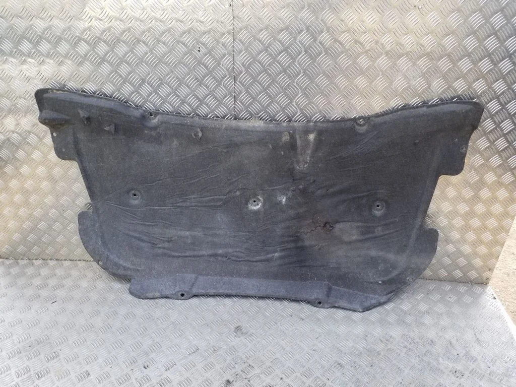 Engine bonnet/hood sound/heat insulation