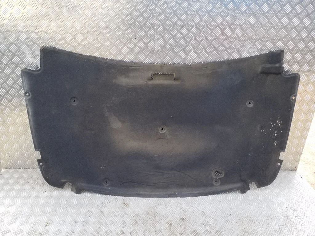 Engine bonnet/hood sound/heat insulation