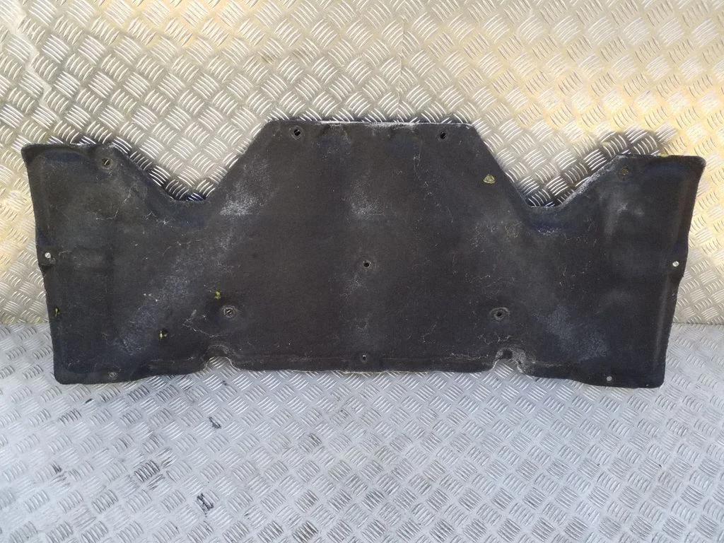 Engine bonnet/hood sound/heat insulation