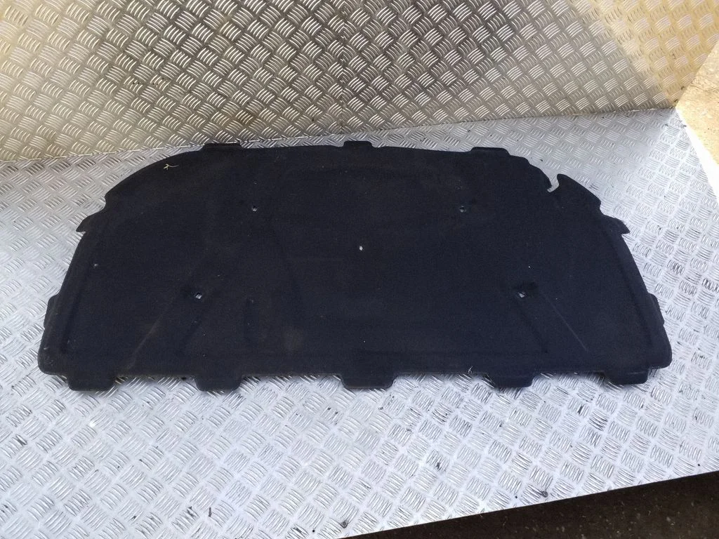Engine bonnet/hood sound/heat insulation