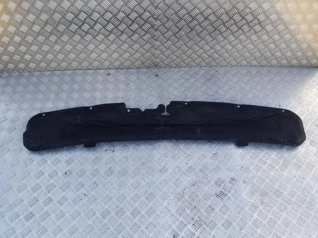 Engine bonnet/hood sound/heat insulation