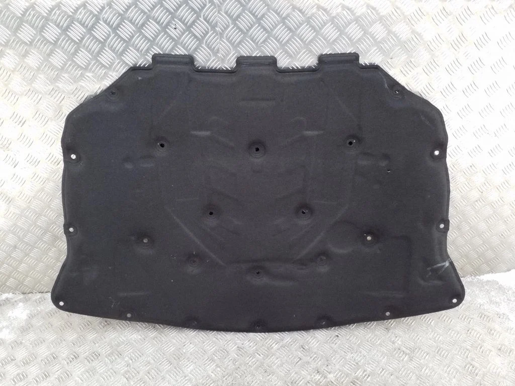 Engine bonnet/hood sound/heat insulation