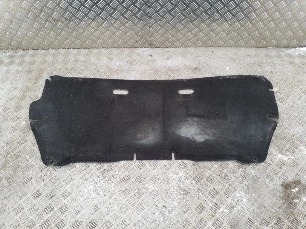 Engine bonnet/hood sound/heat insulation
