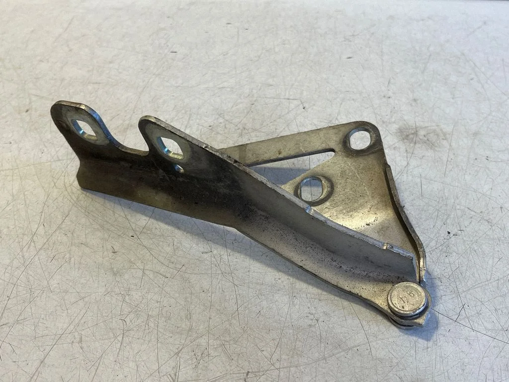 Engine bonnet/hood hinges – Opel Astra H (2004-2012)