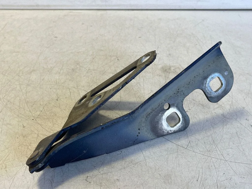 Engine bonnet/hood hinges – Opel Astra H (2004-2012)