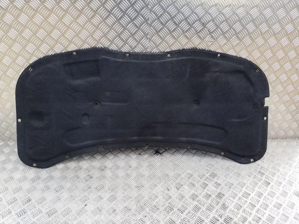 Engine bonnet/hood sound/heat insulation
