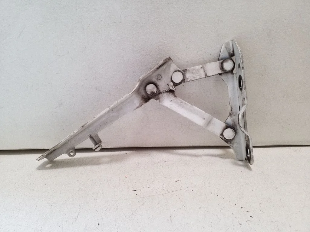 Mootorikapoti hinged – parem