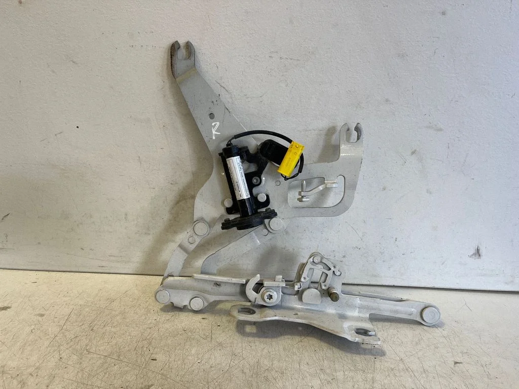 Engine bonnet/hood hinges – BMW X6M F86 (2015-2018)