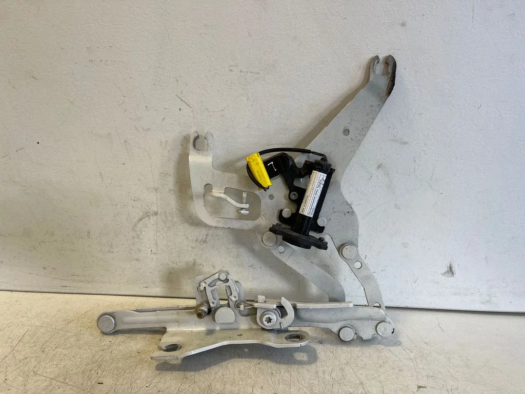 Engine bonnet/hood hinges – BMW X6M F86 (2015-2018)