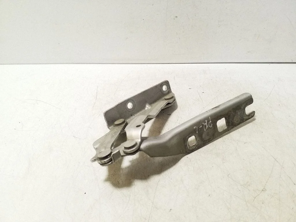 Engine bonnet/hood hinges 5K0823301