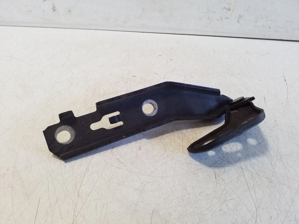 Engine bonnet/hood hinges 4F0823302