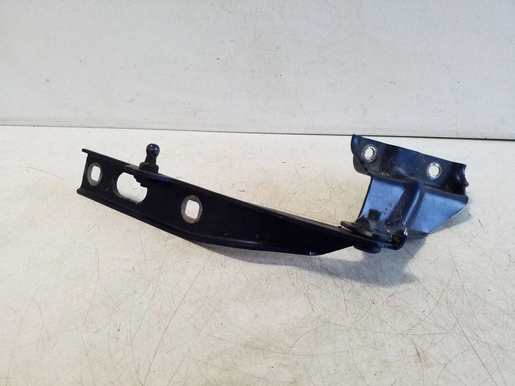 Mootorikapoti hinged 8R0823301A