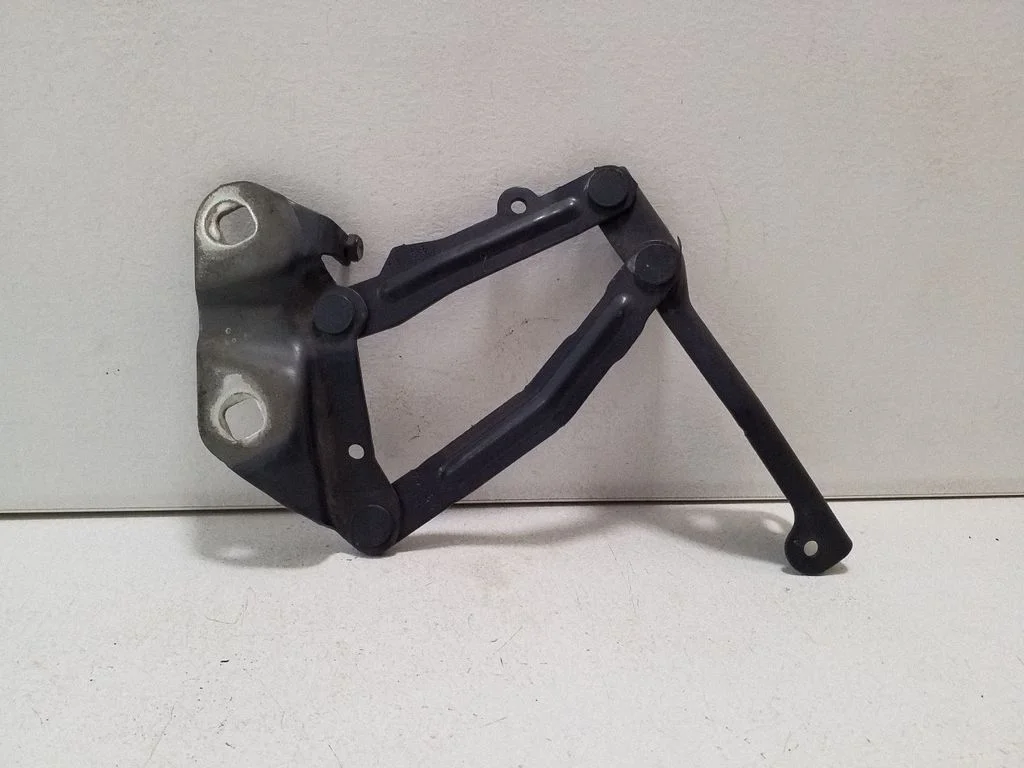 Engine bonnet/hood hinges BK2116800AD