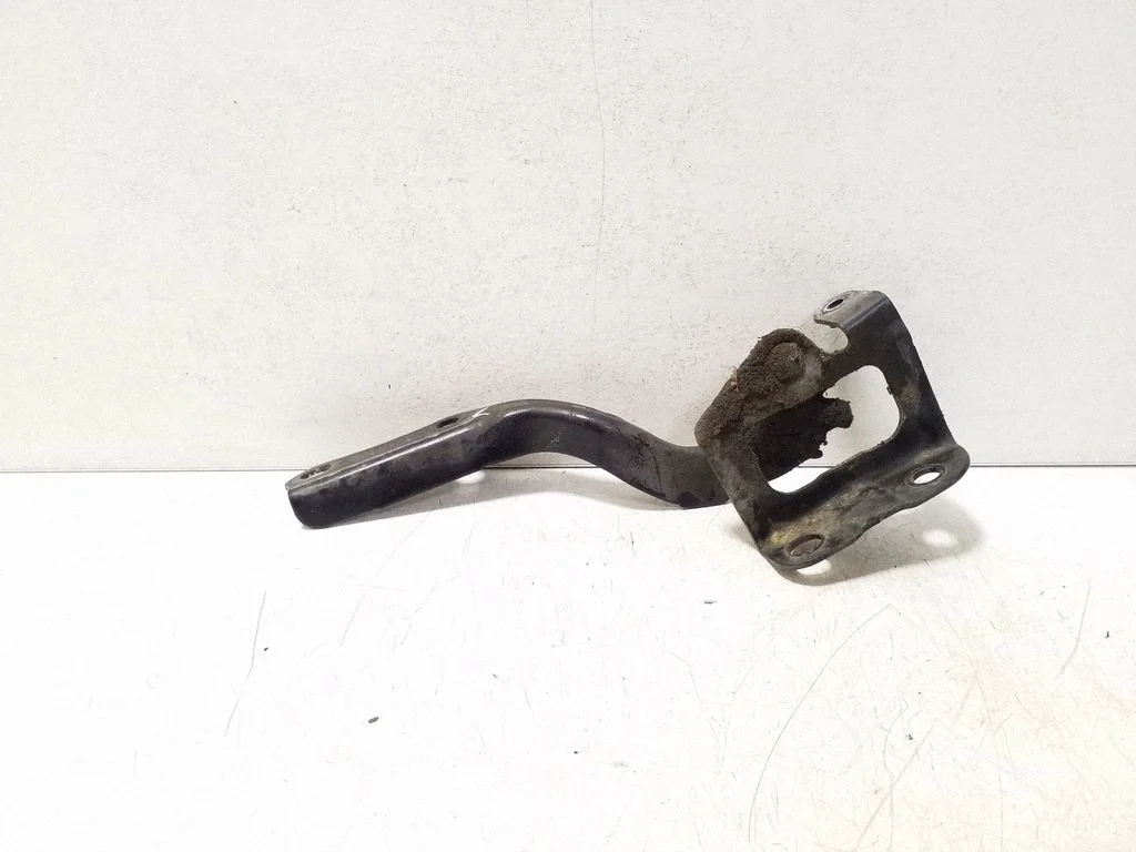 Engine bonnet/hood hinges – Toyota Prius (XW30) (2009-2015)