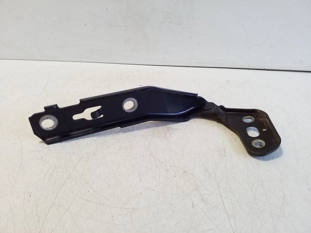 Engine bonnet/hood hinges 4F0823302