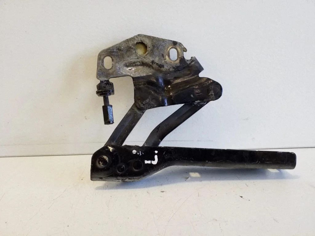 Engine bonnet/hood hinges 3C0823301D