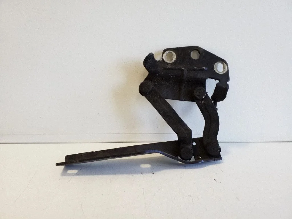 Engine bonnet/hood hinges 3C0823301E