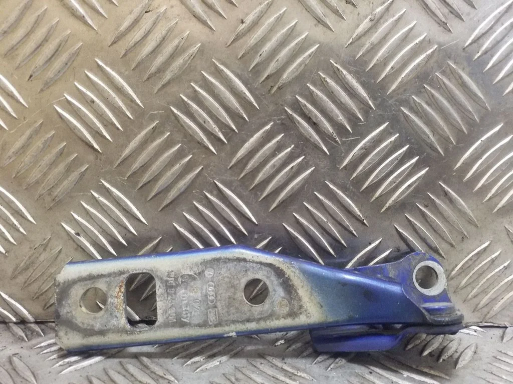 Motora pārsega eņģe (-es) 1J0823301
