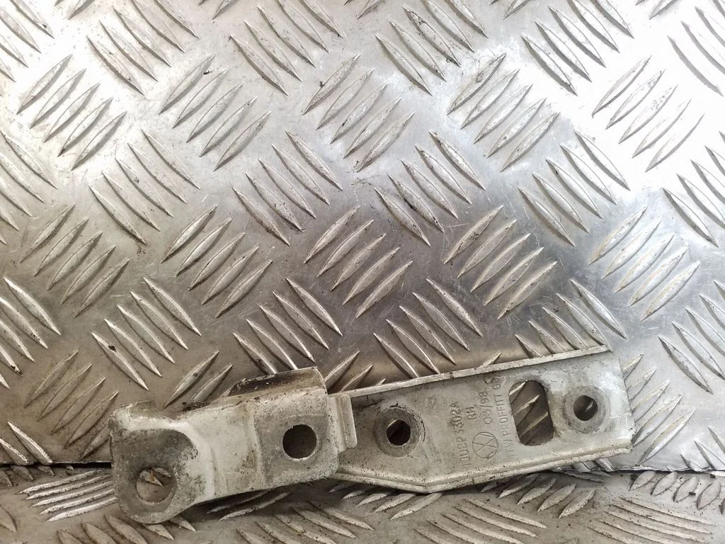 Motora pārsega eņģe (-es) 1J0823302A