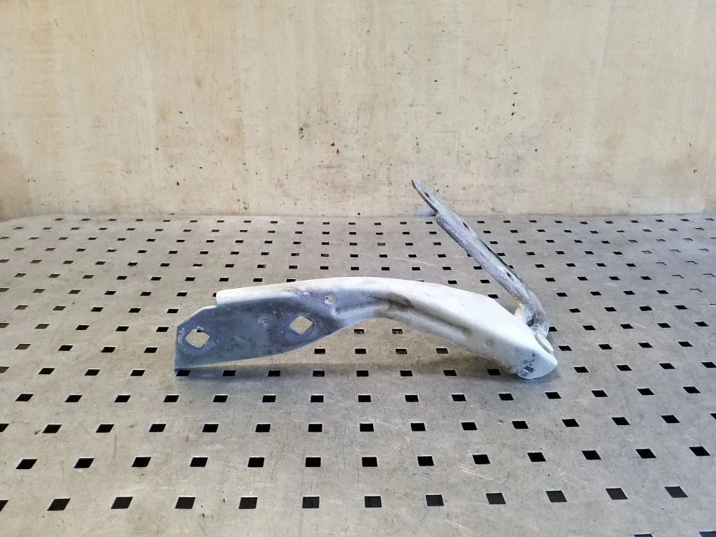 Engine bonnet/hood hinges 7P5823302C