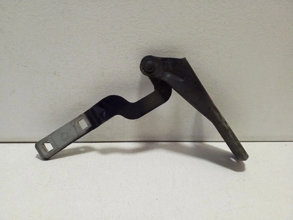 Engine bonnet/hood hinges 4D0823301C – Audi A8 S8 D2 4D (1994-2002)