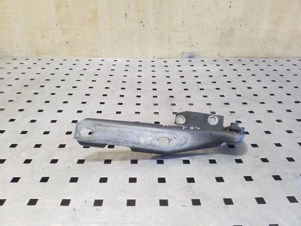 Motora pārsega eņģe (-es) 4B0823302D