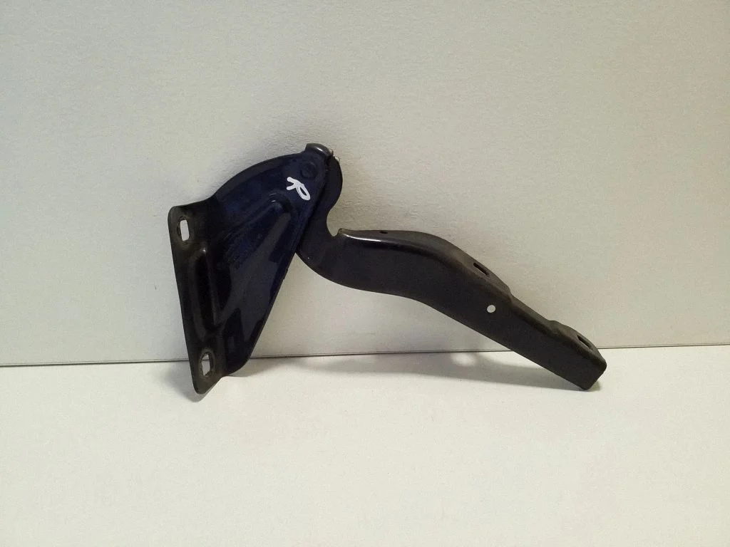 Engine bonnet/hood hinges 2H0823302B
