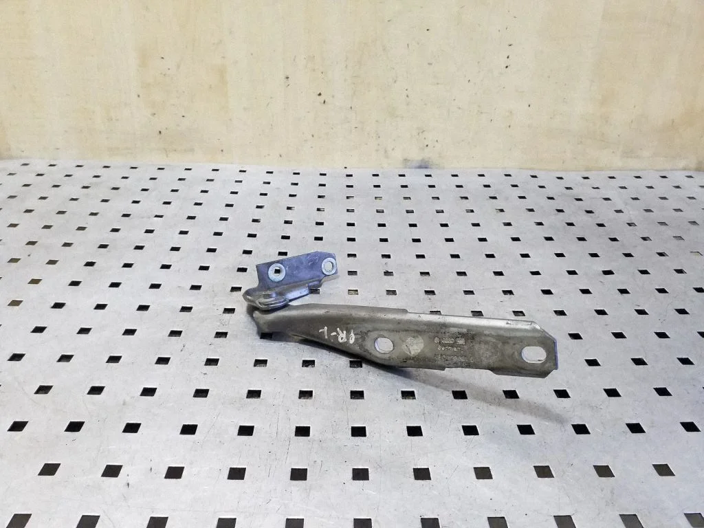 Engine bonnet/hood hinges 4B0823301D