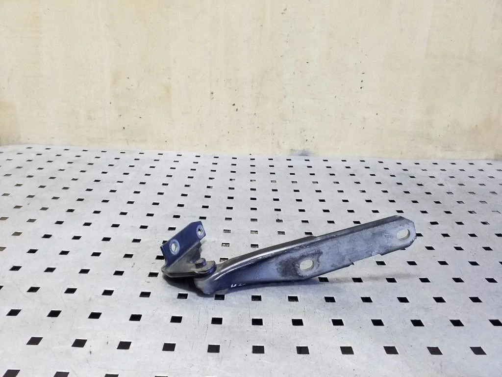 Engine bonnet/hood hinges 4B0823301D
