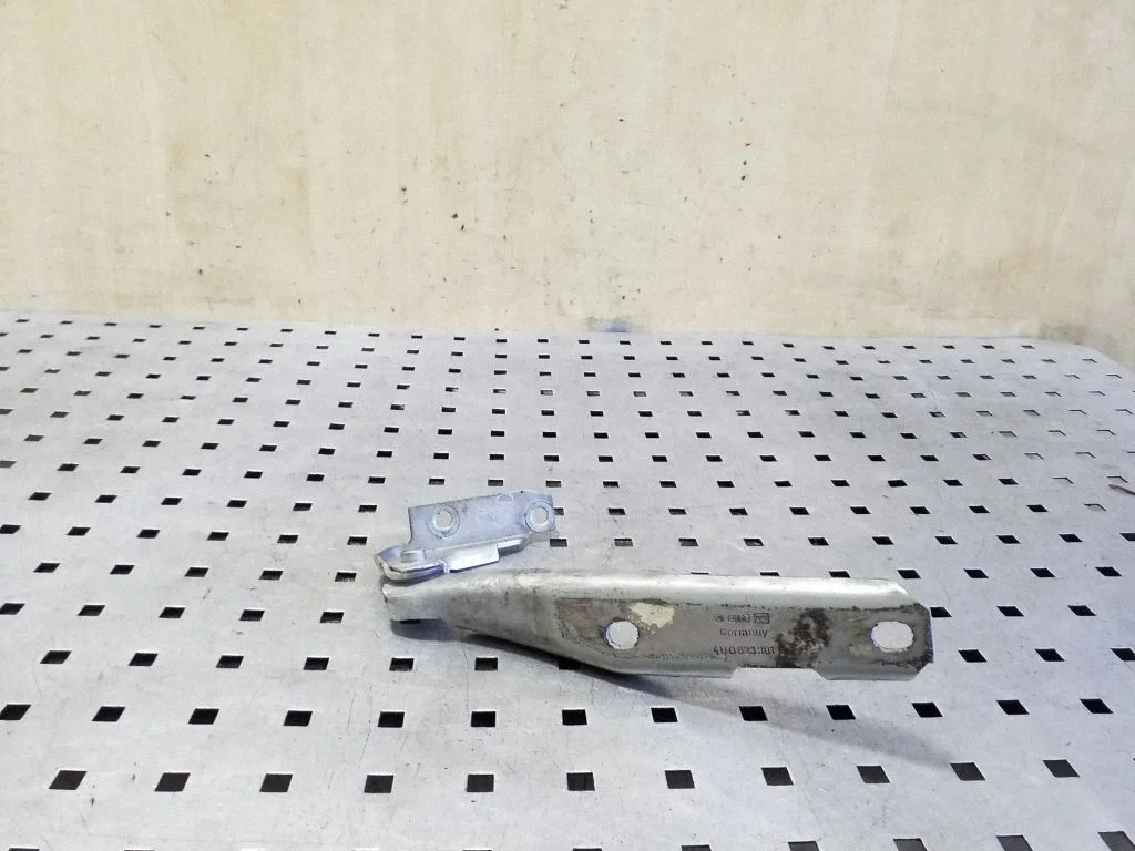 Engine bonnet/hood hinges 4B0823301D